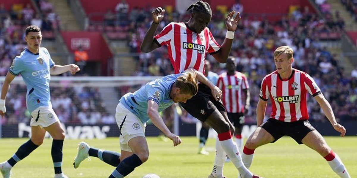 Bek-Manchester-City-Frustasi,-Southampton-Buang-Buang-Waktu